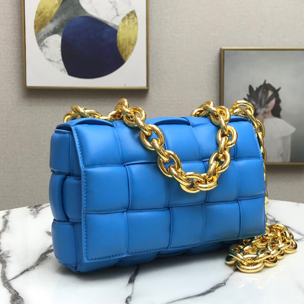 bo*te*ga Ve*ne*ta the chain cassette