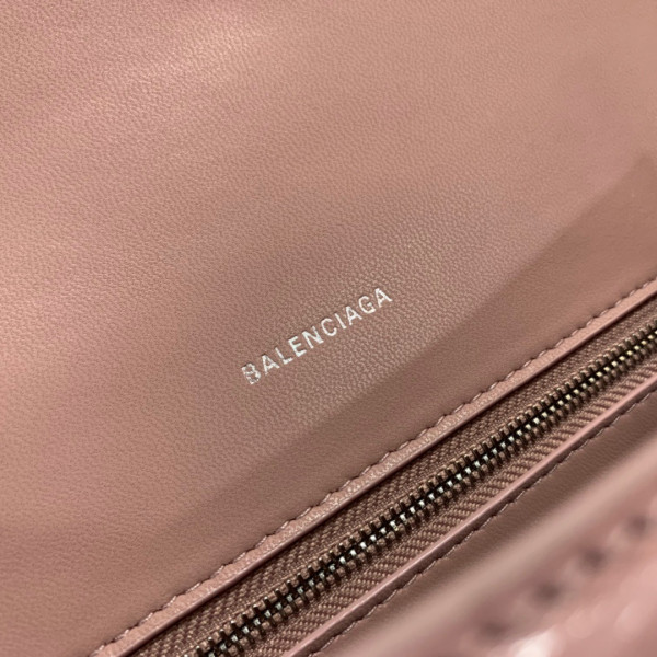 Ba*len*cia*ga hourglass