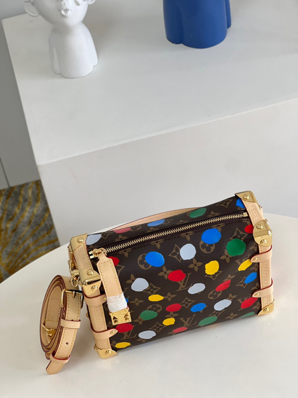 l0*is V*t0n side trunk mm