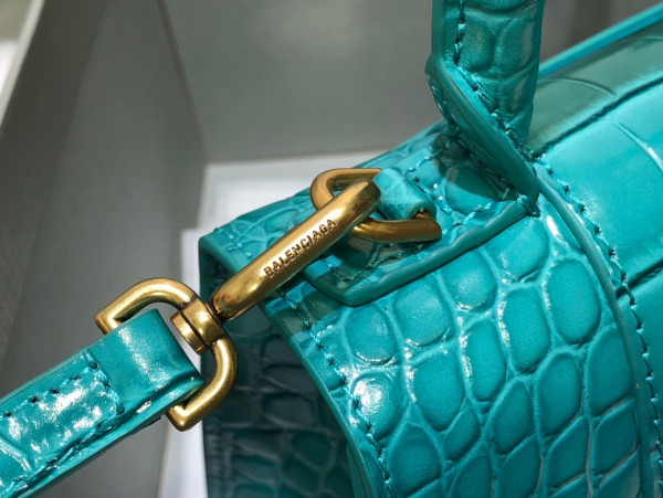 Ba*len*cia*ga hourglass