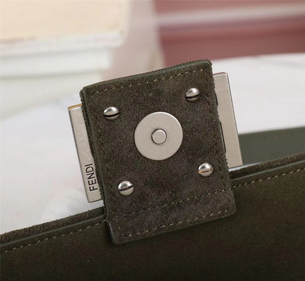 F**di midi baguette chain