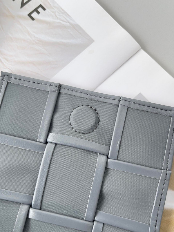 bo*te*ga Ve*ne*ta candy mini cassette-12*8*4cm