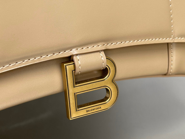 Ba*len*cia*ga hourglass