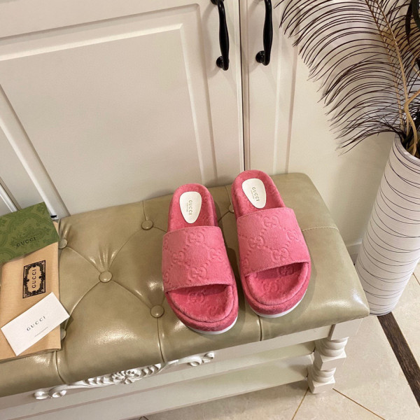 G*u*i gg platform sandal