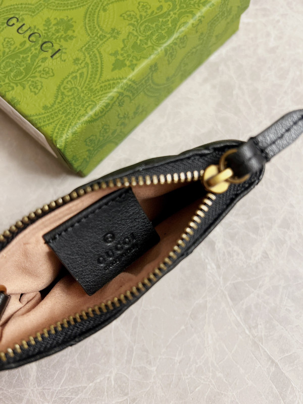 G*u*i gg marmont matelassé key case