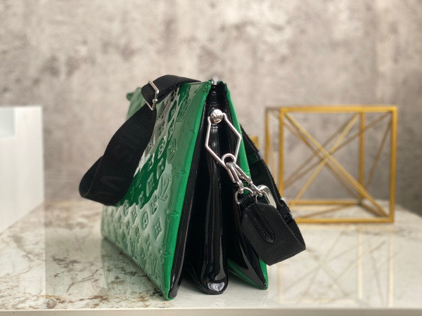 l0*is V*t0n coussin mm