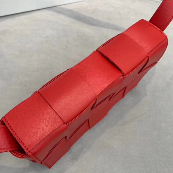 bo*te*ga Ve*ne*ta cassette