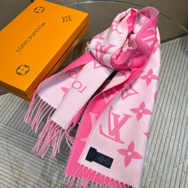 l0*is V*t0n essential scarf