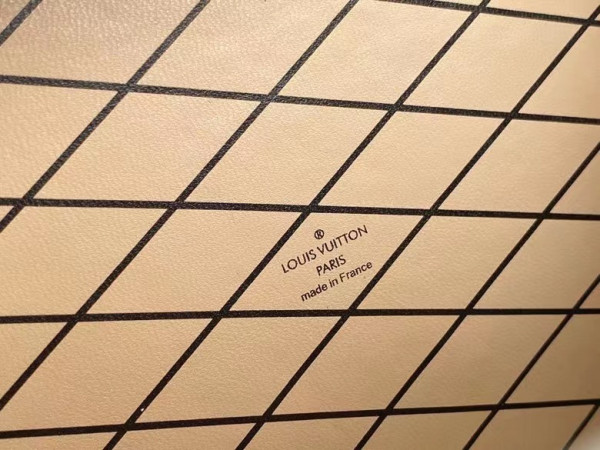 l0*is V*t0n petite malle