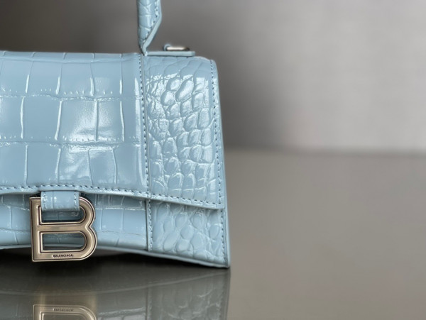 Ba*len*cia*ga hourglass