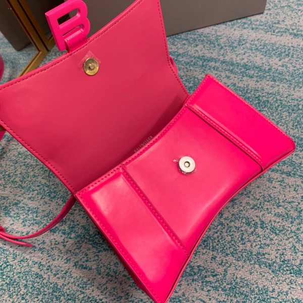 Ba*len*cia*ga hourglass