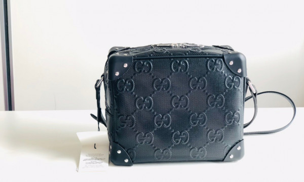 G*u*i gg shoulder bag with leather details