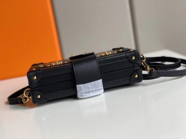 l0*is V*t0n petite malle