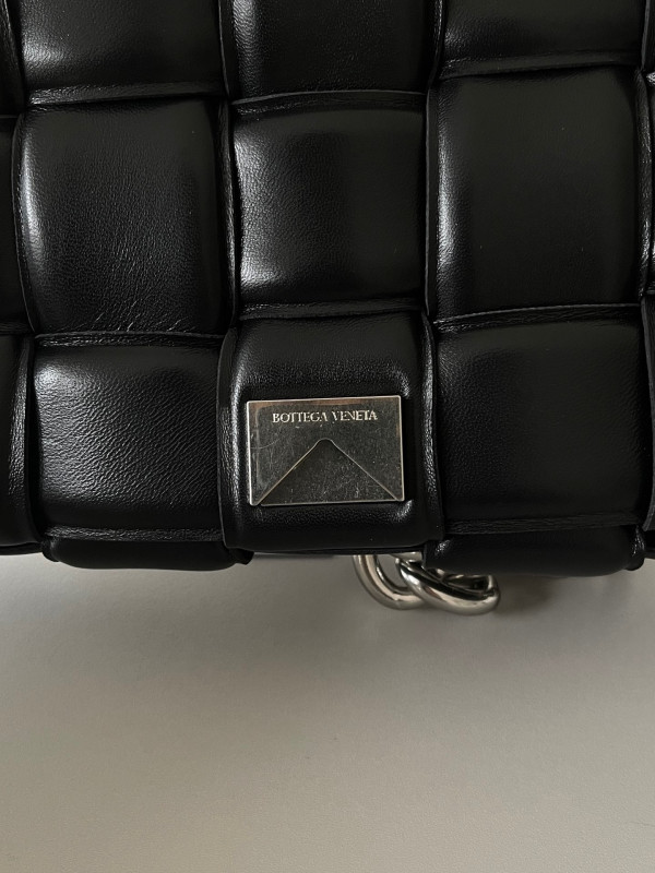 bo*te*ga Ve*ne*ta the chain cassette