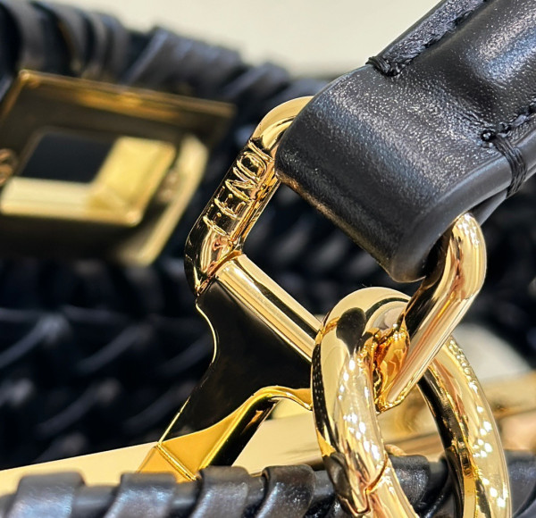 F**di peekaboo iseeu small-27x21x11cm