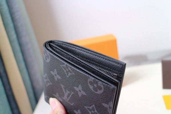l0*is V*t0n amerigo wallet