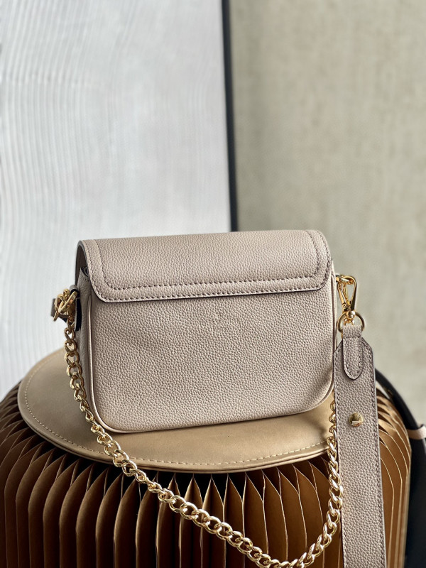 l0*is V*t0n lockme tender