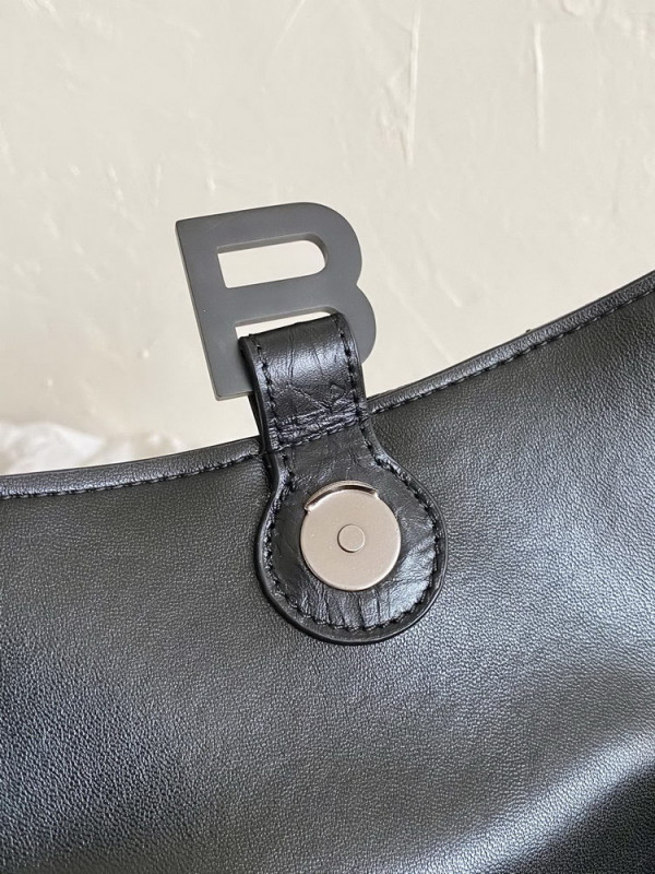 Ba*len*cia*ga crush small chain bag