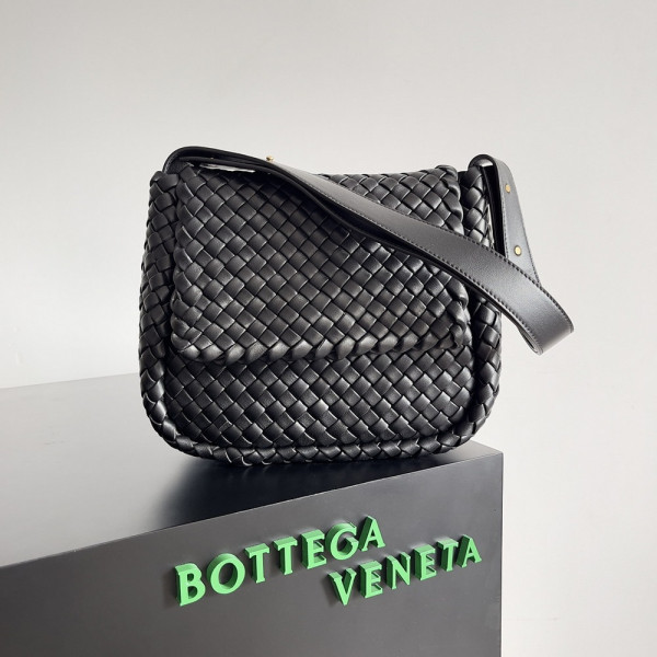 bo*te*ga Ve*ne*ta  small cobble shoulder bag