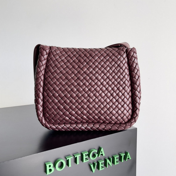 bo*te*ga Ve*ne*ta small cobble shoulder bag