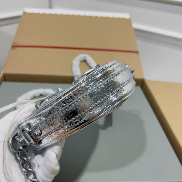 Ba*len*cia*ga  le cagole heart mini metallic crinkled-leather shoulder bag