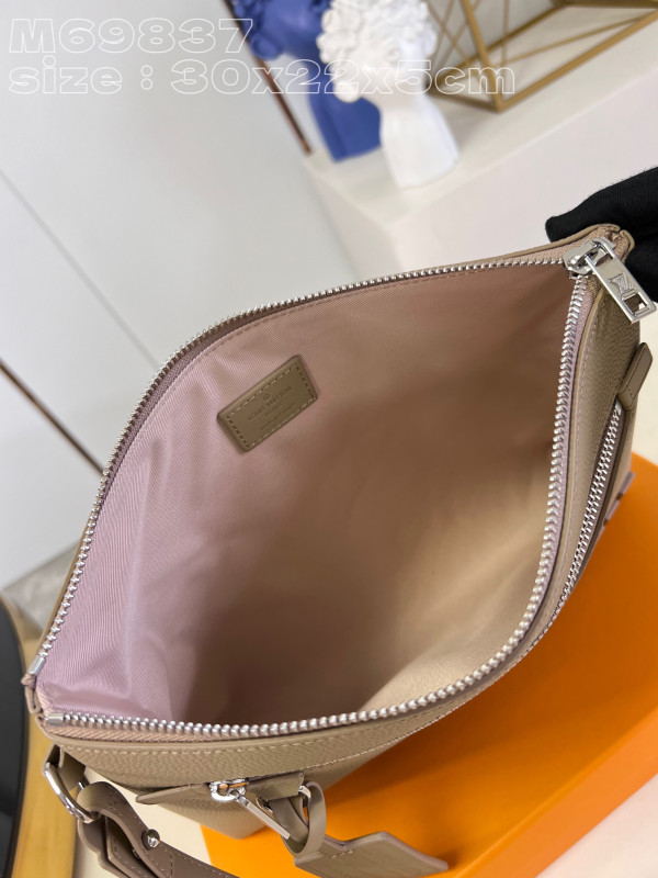 l0*is V*t0n ipad pouch