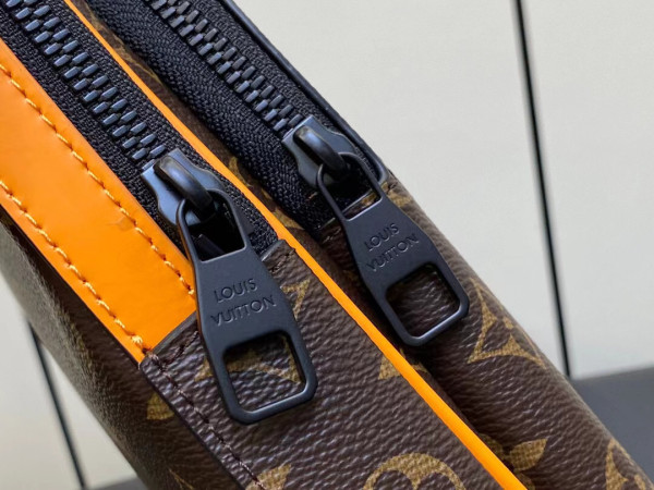 l0*is V*t0n avenue slingbag