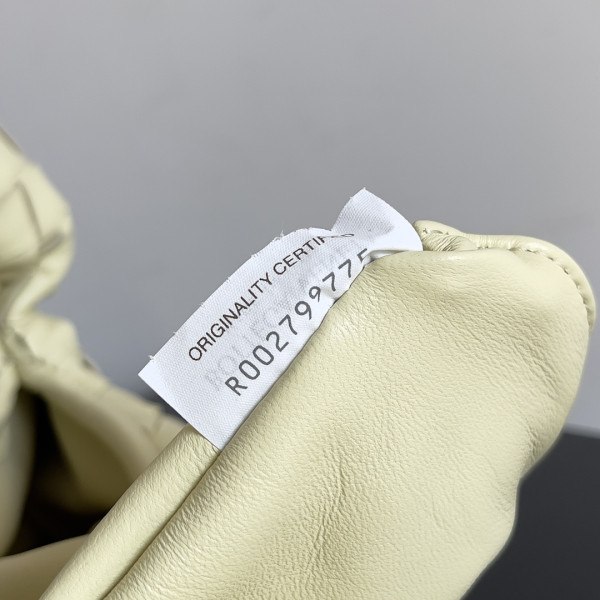 bo*te*ga Ve*ne*ta small hop