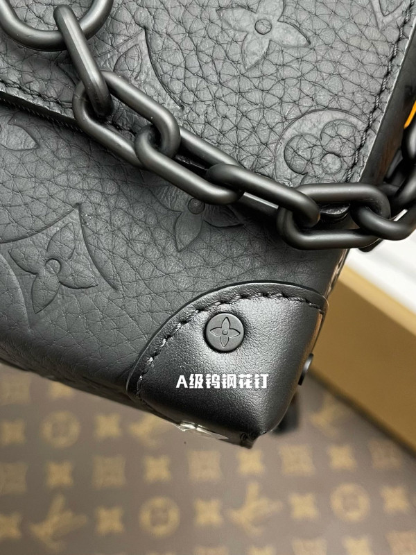 l0*is V*t0n steamer wearable wallet-18*11*6.5cm