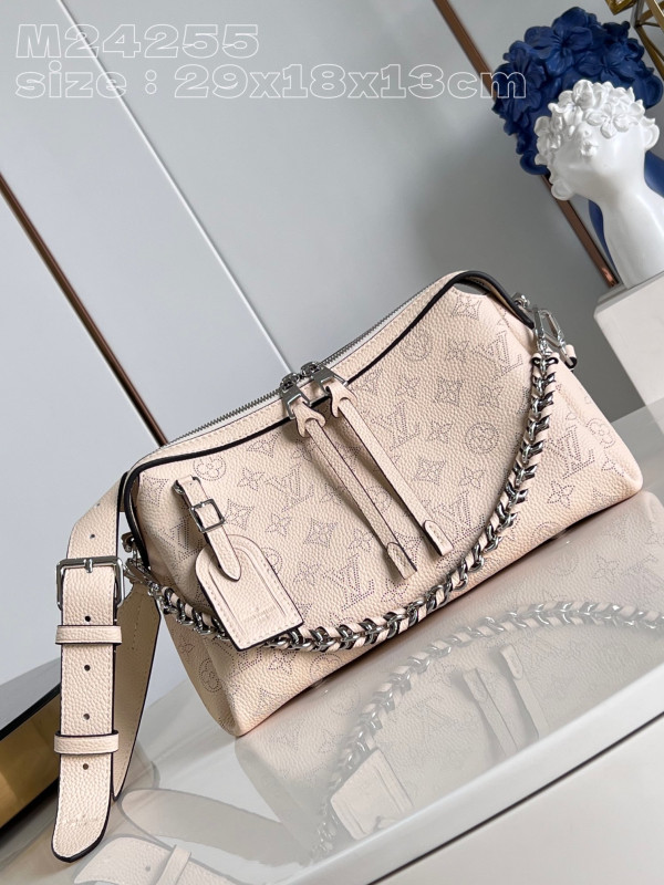 l0*is V*t0n hand it all pm - 29 x 18 x 13cm