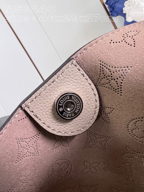 l0*is V*t0n hina-46 x 29.5 x 17cm