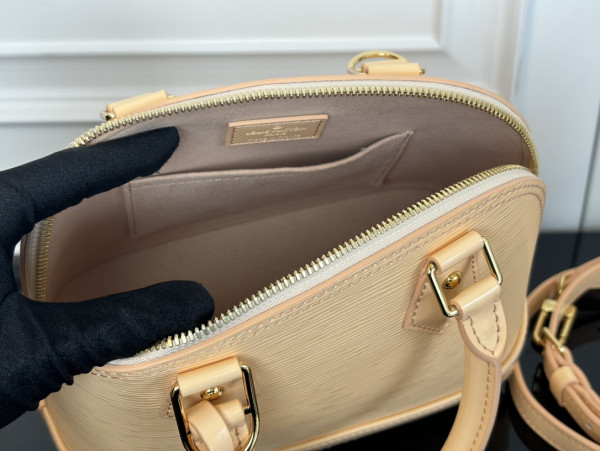 l0*is V*t0n alma bb-23.5*17.5*11.5cm