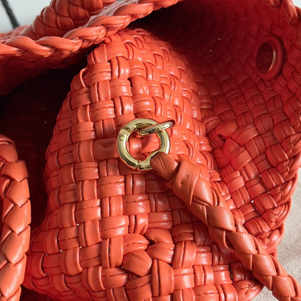 bo*te*ga Ve*ne*ta mini tosca