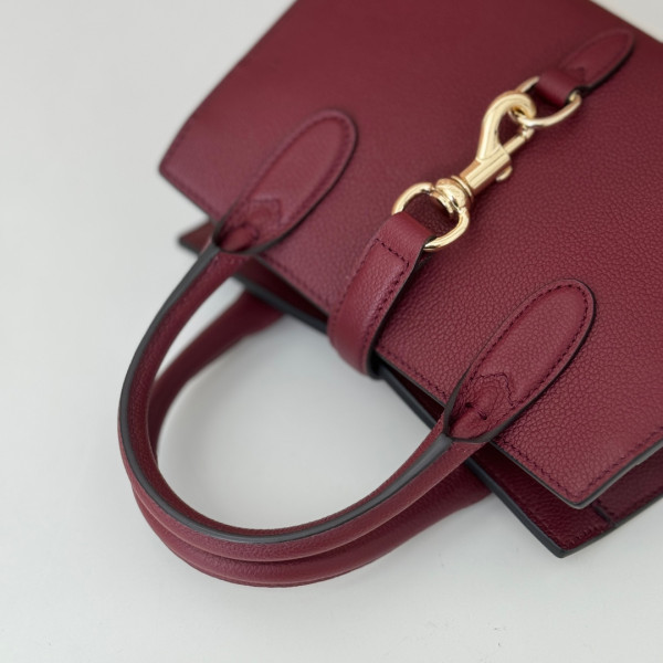 G*u*i small tote bag with hook closure