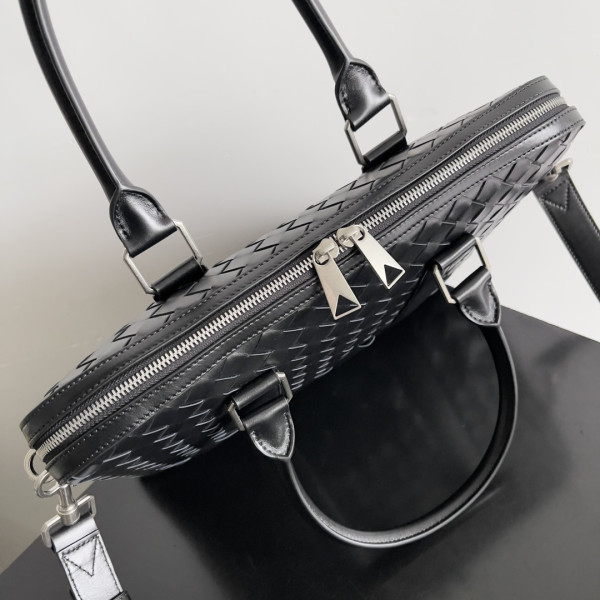 bo*te*ga Ve*ne*ta slim intrecciato briefcase
