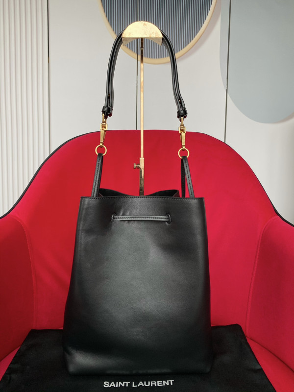 Y*L paris vii pochon in lambskin