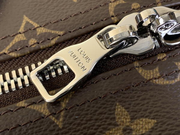 l0*is V*t0n keepall bandouliÈre 50