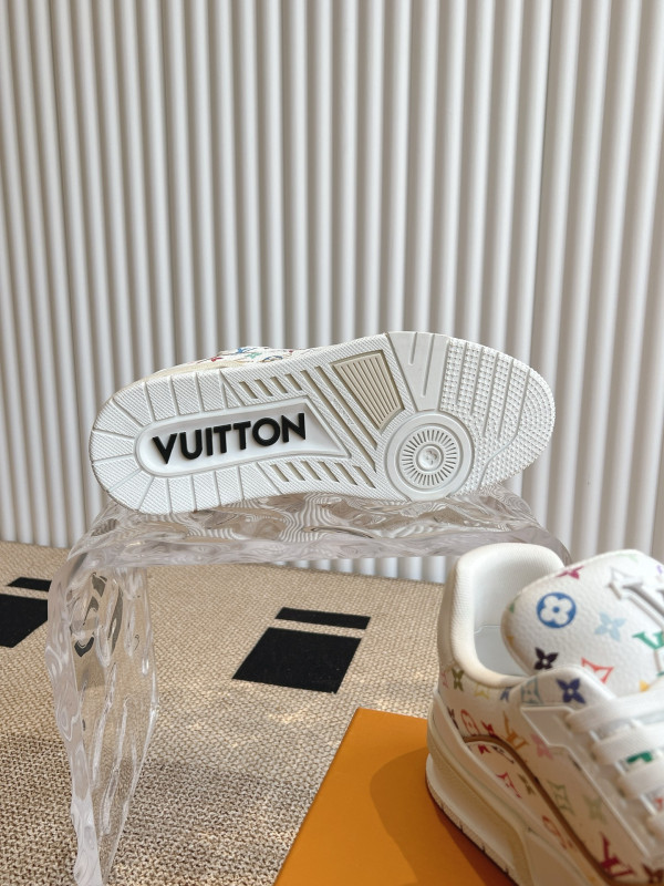 l0*is V*t0n sneakers