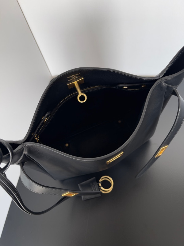 Ba*len*cia*ga bel air small hobo bag