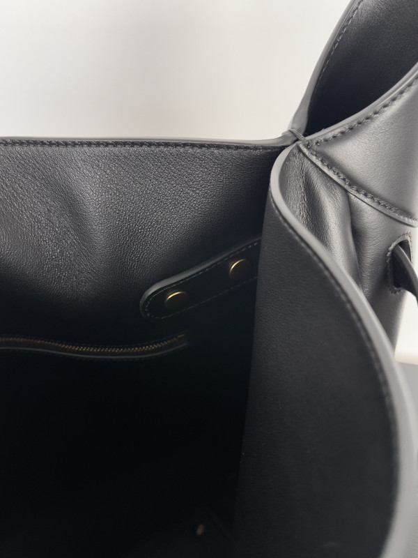 Ba*len*cia*ga bel air large hobo bag