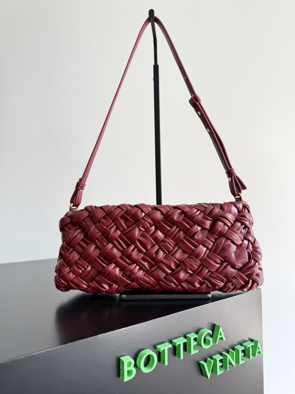 bo*te*ga Ve*ne*ta kalimero cha cha