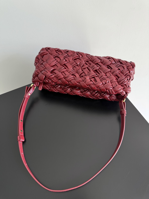 bo*te*ga Ve*ne*ta kalimero cha cha