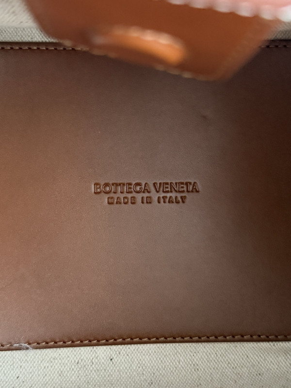 bo*te*ga Ve*ne*ta small parachute  - 21*17*16cm