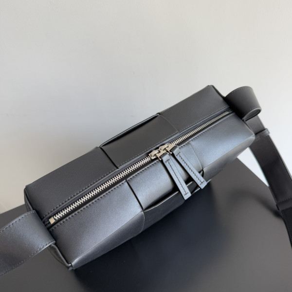 bo*te*ga Ve*ne*ta arco camera bag -28*18*9cm