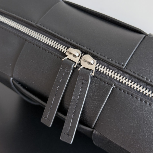 bo*te*ga Ve*ne*ta arco camera bag -28*18*9cm