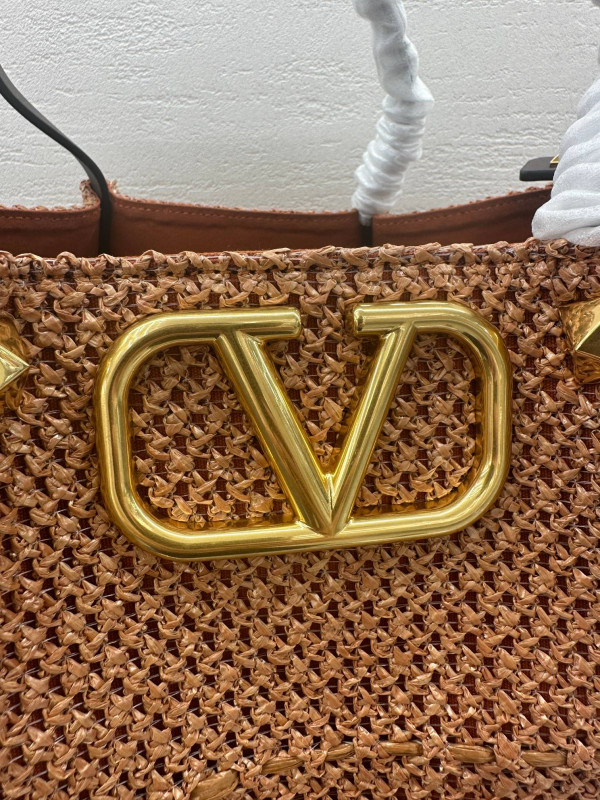 VALENTINO MEDIUM STRAW SUMMER TOTE