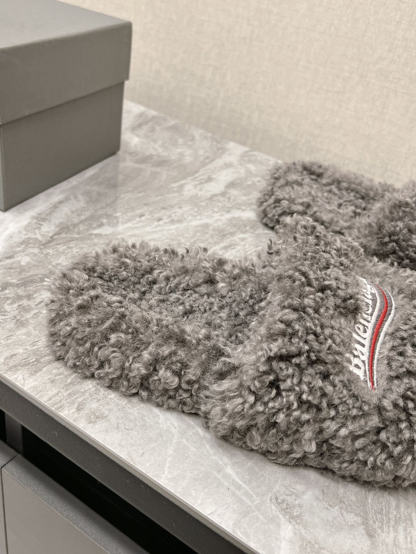 Ba*len*cia*ga slides