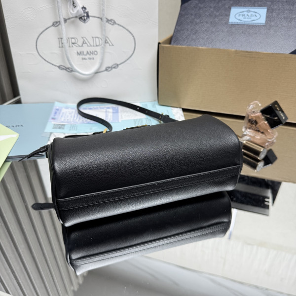 Pra*a leather pouch - 22*9*7.5cm