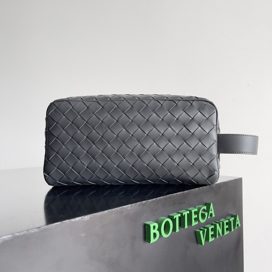 bo*te*ga Ve*ne*ta intrecciato leather wallet-on-strap