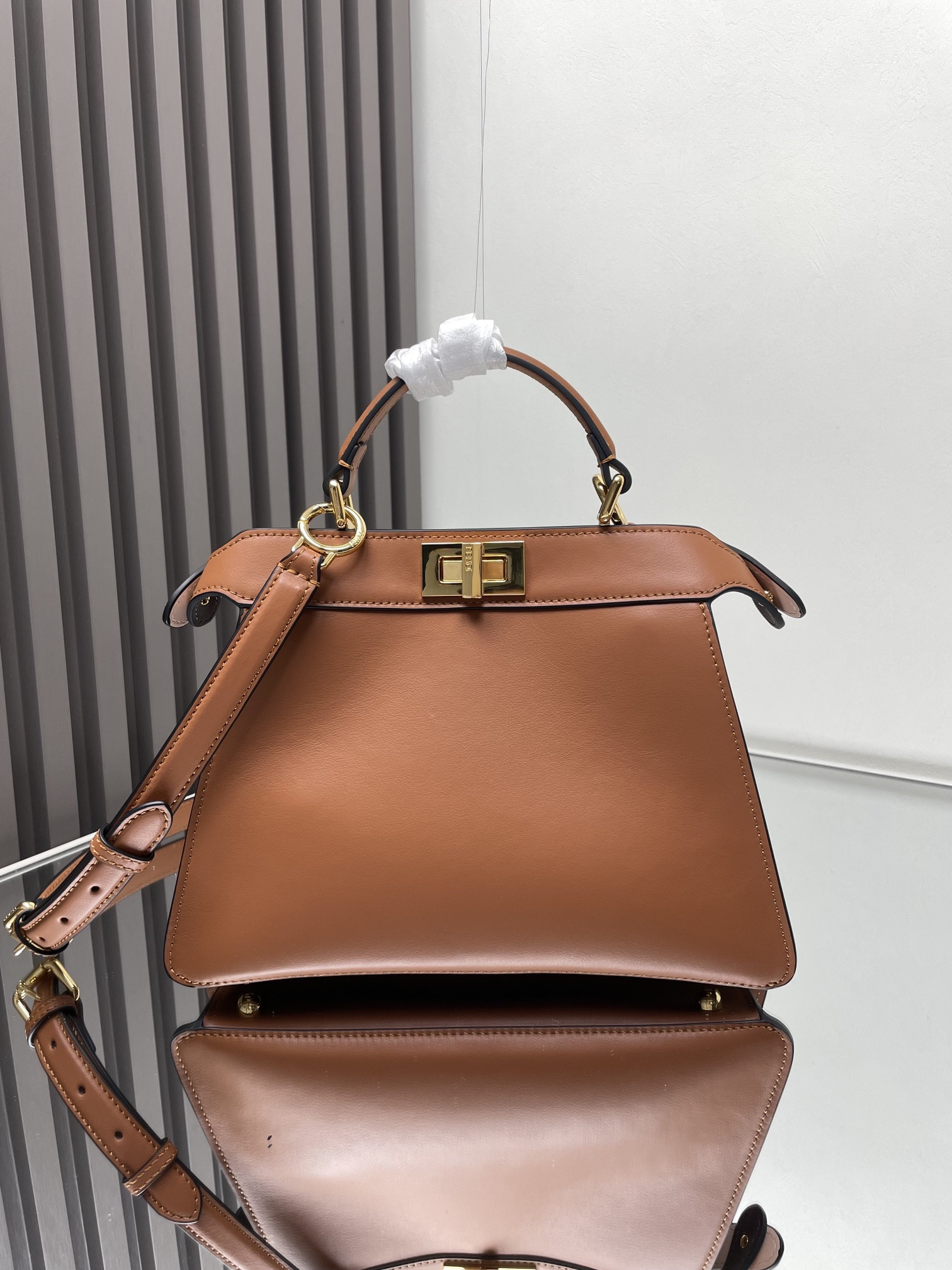 F**di peekaboo iseeu small-27x21x11cm